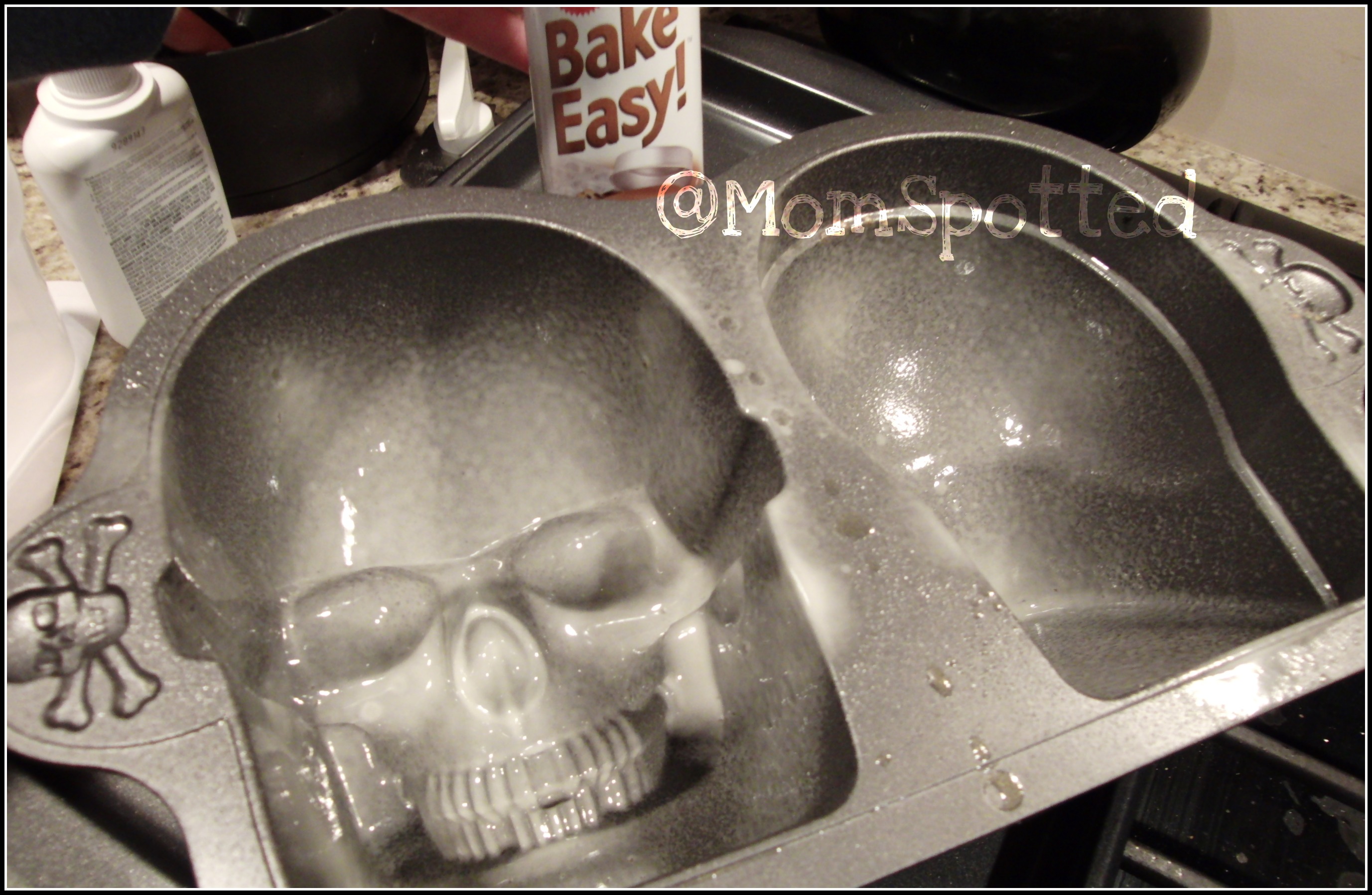 Skull With Flutes Halloween Non Stick Cake Pan From Wilton 7792 NEW |  lupon.gov.ph
