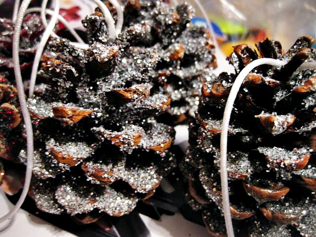 Make Your Own Glittery Pinecone Ornaments! Kid Friendly!