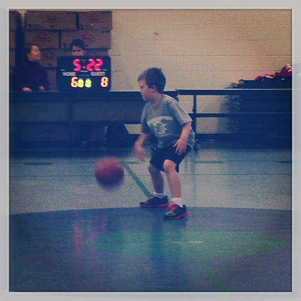 gavin playing basketball #momspotted