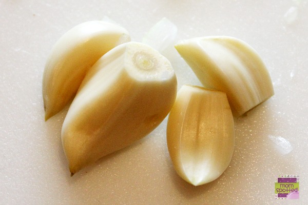 Loaded Potato Soup {Slow Cooker Recipe} #momspotted garlic