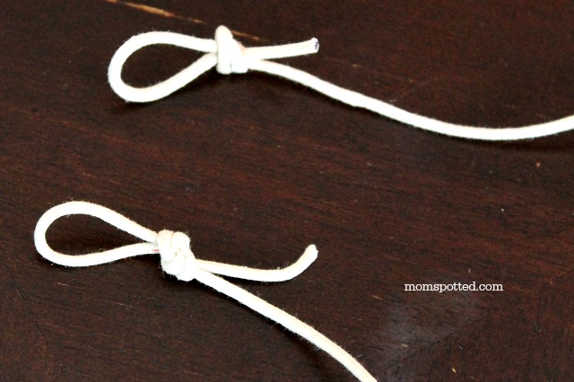 Make A No-Sew Fabric Garland {Easter Themed} string loops