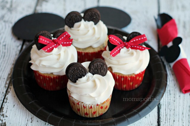 Mickey & Minnie Mouse Cupcakes for Birthday Party #momspotted 