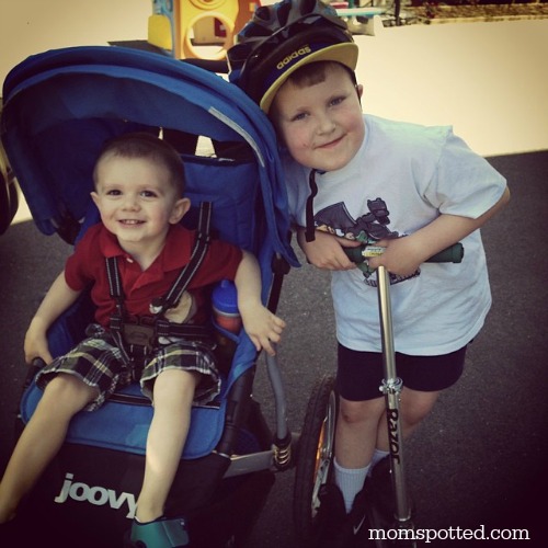 Gavin & Sawyer ready for the bike trail #joovy #momspotted