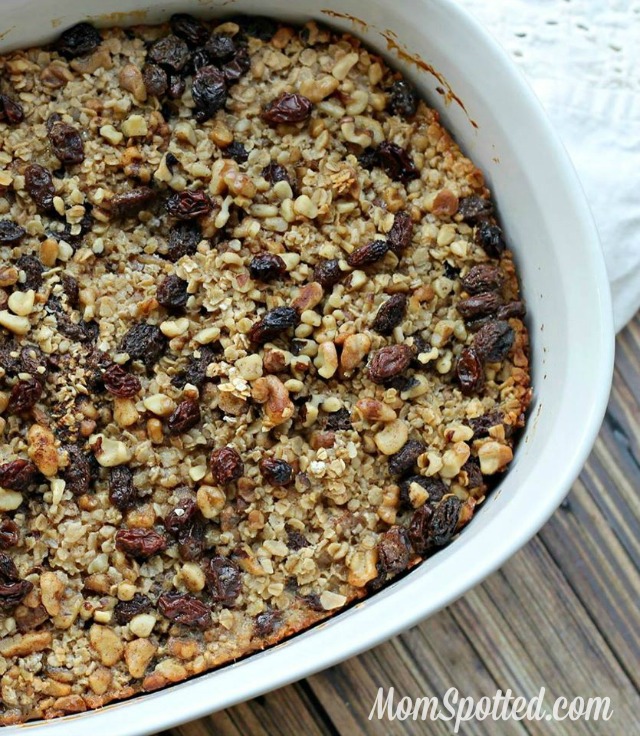 Banana Nut Raisin Oatmeal Breakfast Bake! #Recipe