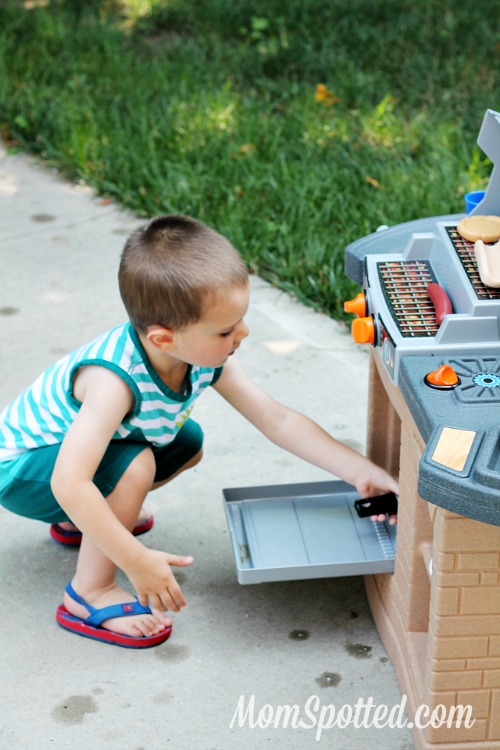 The Little Tikes Cook 'n Play Outdoor BBQ™ Sawyer Playing