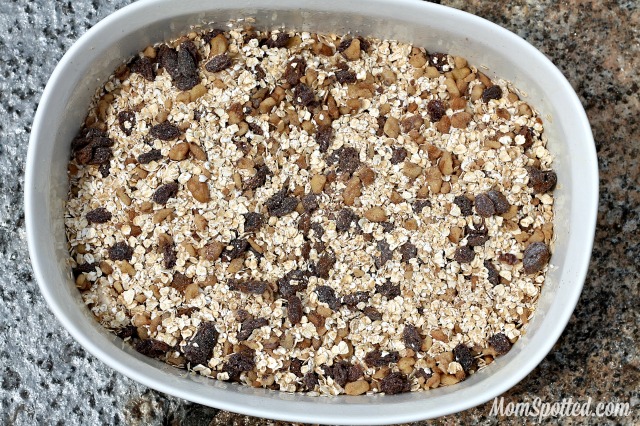 Banana Nut Raisin Oatmeal Breakfast Bake! #Recipe