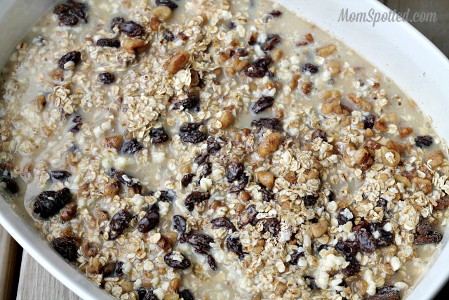 Banana Nut Raisin Oatmeal Breakfast Bake! #Recipe