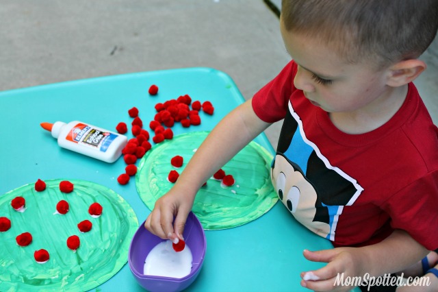 Make Your Own Apple Trees {Toddler Friendly #Craft} momspotted.com #applecraft #toddlercraft #appletree