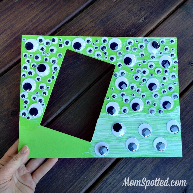 Boo! Halloween Wiggle Eye Picture Frame Tutorial #FunCraftsWithMom