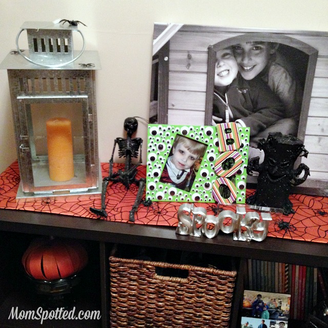 Boo! Halloween Wiggle Eye Picture Frame Tutorial #FunCraftsWithMom Supplies needed momspotted.com