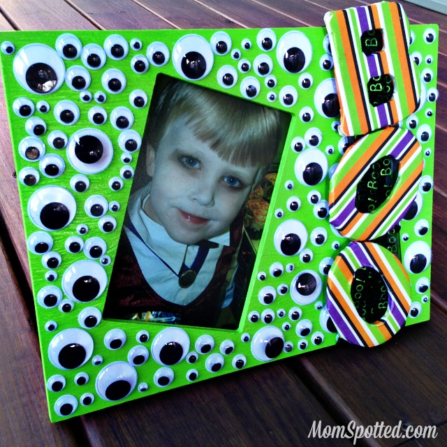 Boo! Halloween Wiggle Eye Picture Frame Tutorial #FunCraftsWithMom Supplies needed momspotted.com