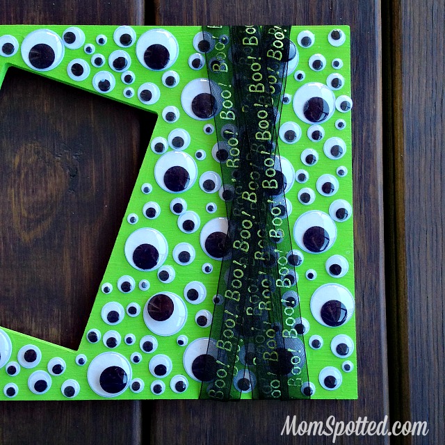 Boo! Halloween Wiggle Eye Picture Frame Tutorial #FunCraftsWithMom Supplies needed momspotted.com