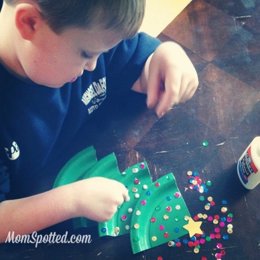 Paper Plate Christmas Trees {Kid Friendly Holiday Craft}