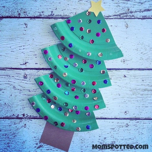 Paper Plate Christmas Trees {Kid Friendly Holiday Craft}