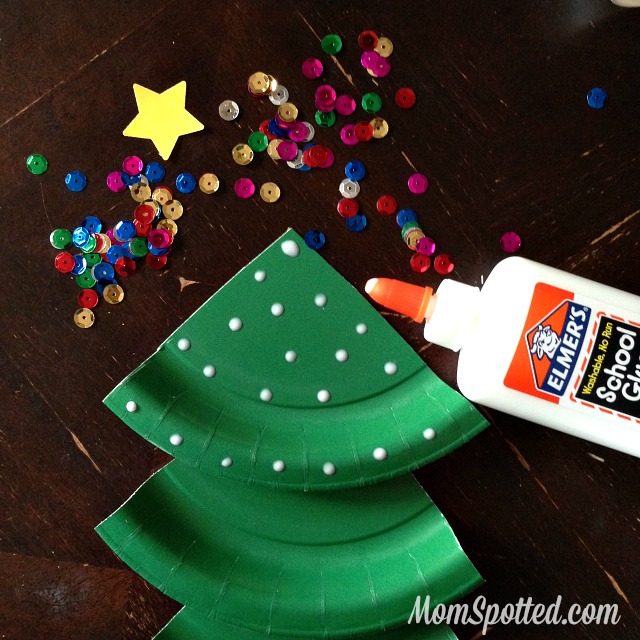 Paper Plate Christmas Trees {Kid Friendly Holiday Craft}