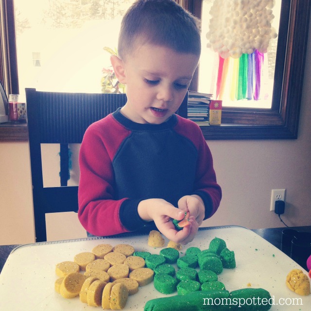 Homemade St. Patrick's Day Leprechaun Gold Play Dough {Fun Crafts with Mom}