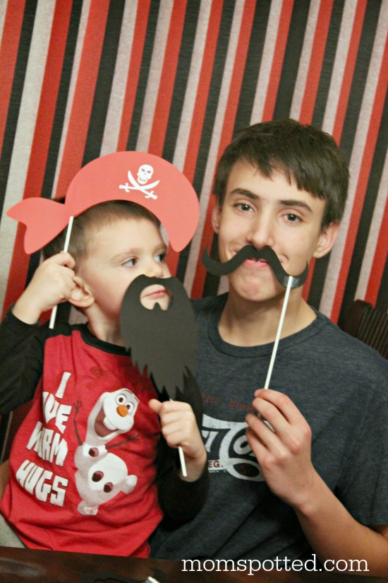 Make Your Own Photo Booth Props for your Pirate Birthday Party {Fun Crafts with Mom}