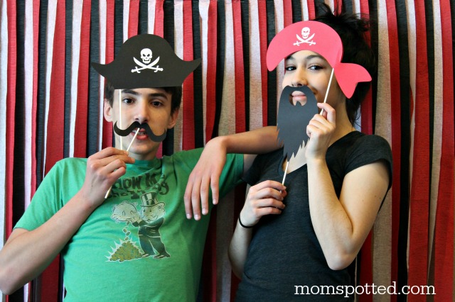 Make Your Own Photo Booth Props for your Pirate Birthday Party {Fun Crafts with Mom}