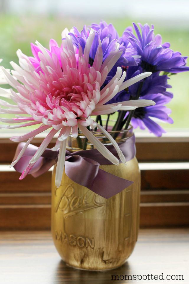 DIY Painted Mason Jar Flower Vases! These are great for wedding, baby showers, and even as home decor! Find directions on momspotted