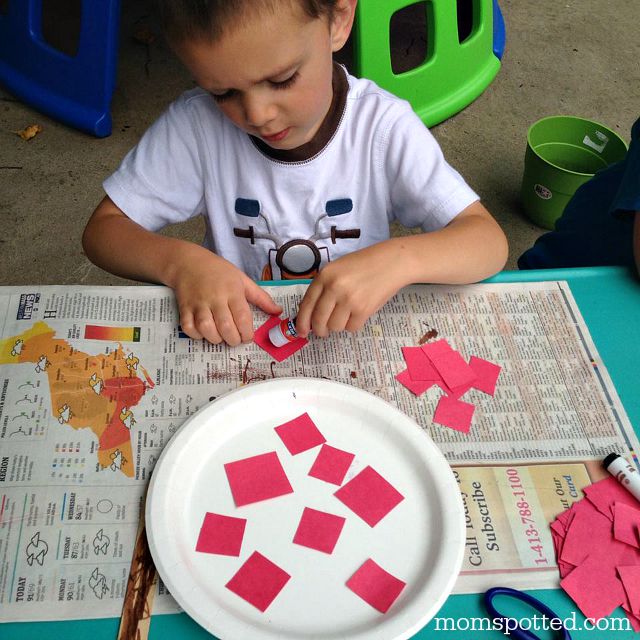 A is for Apple! An Apple Paper Plate Craft! Fun Autumn Preschool Project on momspotted.com