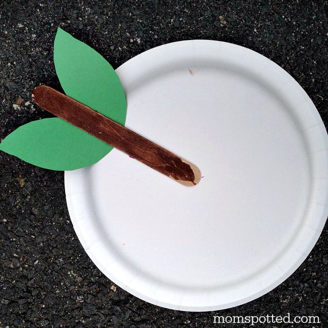 A is for Apple! An Apple Paper Plate Craft! Fun Autumn Preschool Project on momspotted.com