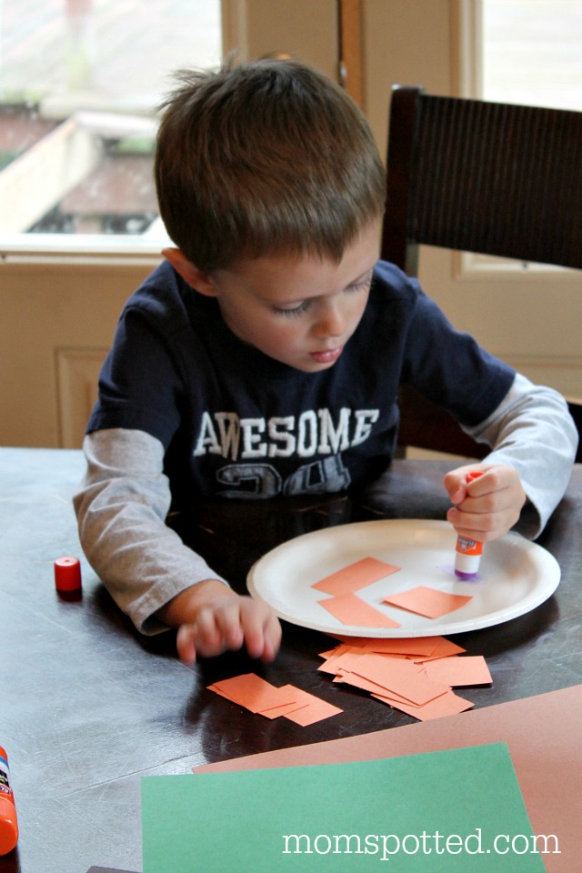 Halloween Jack-O-Lantern Paper Plate Pumpkins {Fun Crafts with Mom}