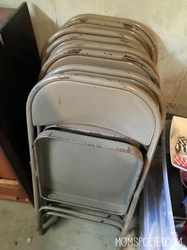 DIY Spray Painting Metal Folding Chairs Mom Spotted   Old Metal Chairs For Entertaining 384x512 